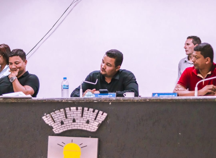 Câmara Municipal de Almenara: Decisões e Deliberações da 19ª Reunião Ordinária